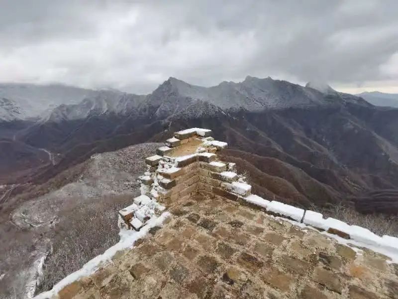 怀柔|北京山区来了今冬头场雪！群山戴雪，超美！