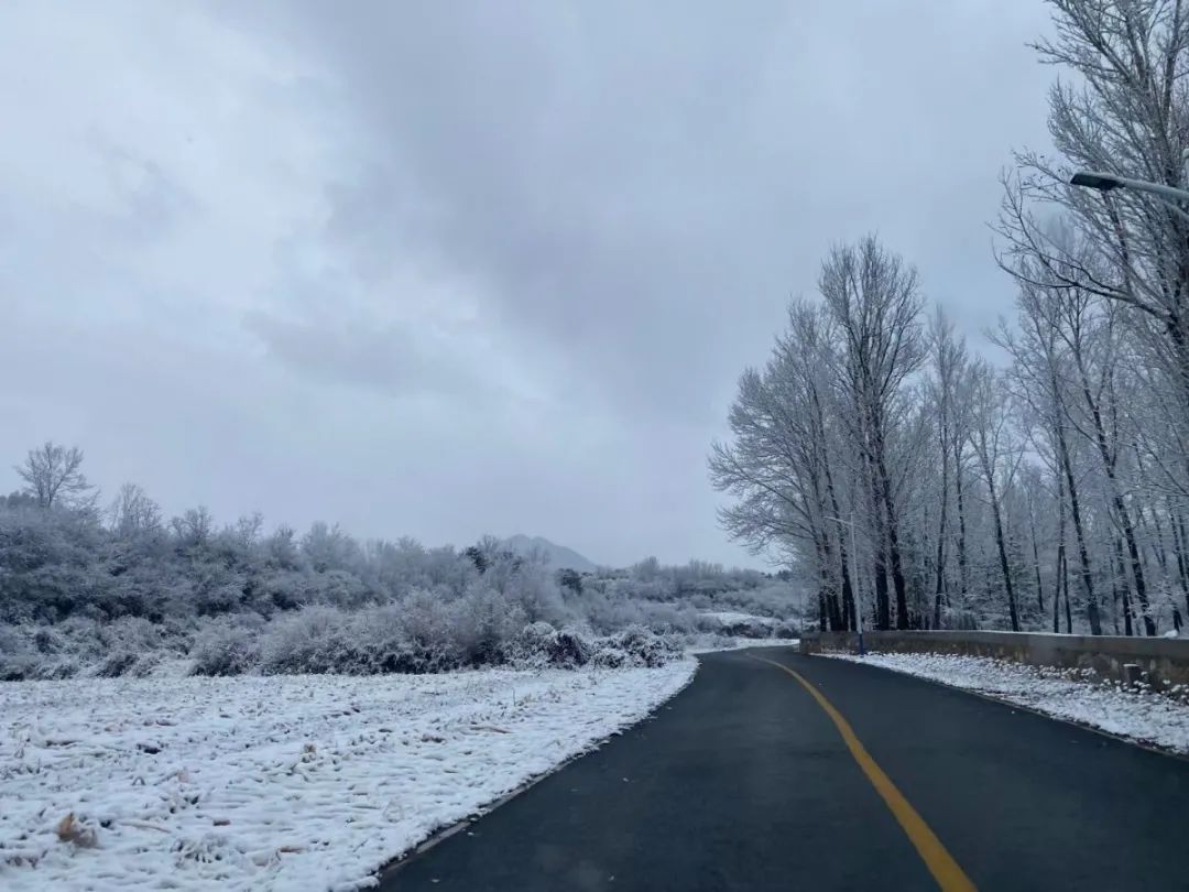 怀柔|北京山区来了今冬头场雪！群山戴雪，超美！