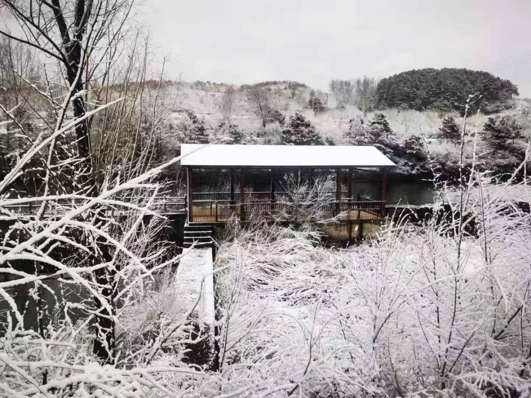 怀柔|北京山区来了今冬头场雪！群山戴雪，超美！