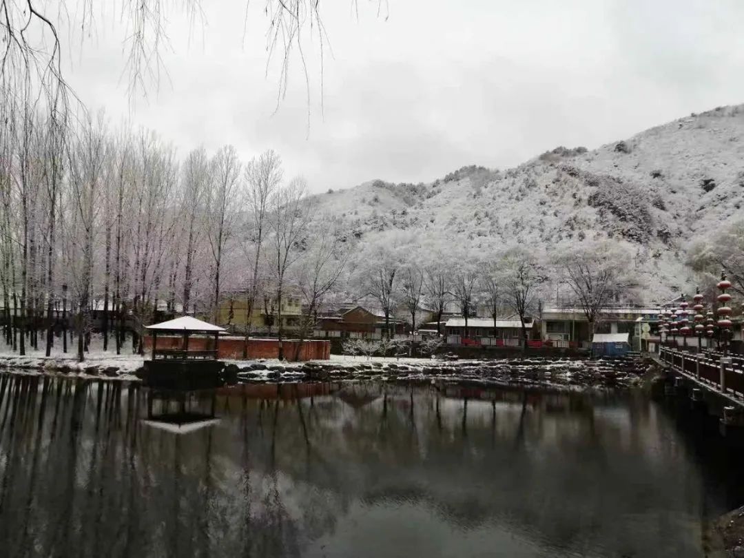 怀柔|北京山区来了今冬头场雪！群山戴雪，超美！