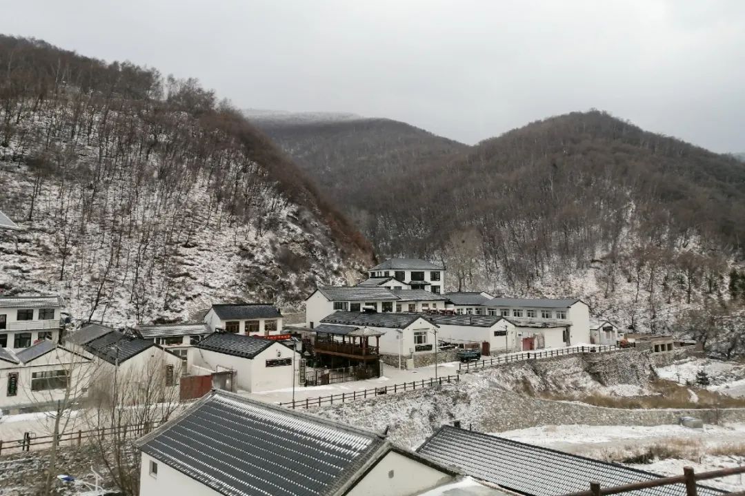 怀柔|北京山区来了今冬头场雪！群山戴雪，超美！