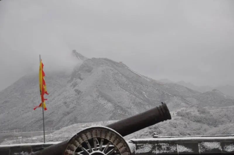 怀柔|北京山区来了今冬头场雪！群山戴雪，超美！