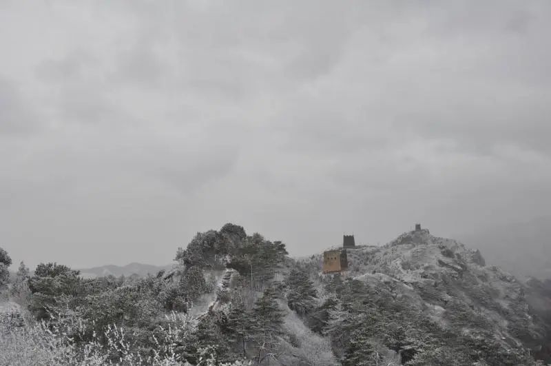 怀柔|北京山区来了今冬头场雪！群山戴雪，超美！