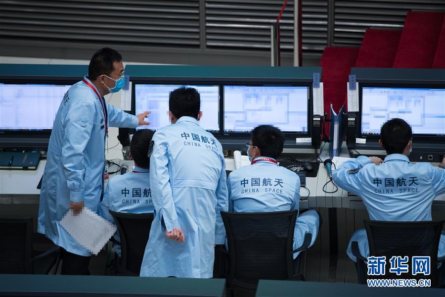 嫦娥|嫦娥五号探测器实施动力下降并成功着陆 将在预选区域开展月面采样工作
