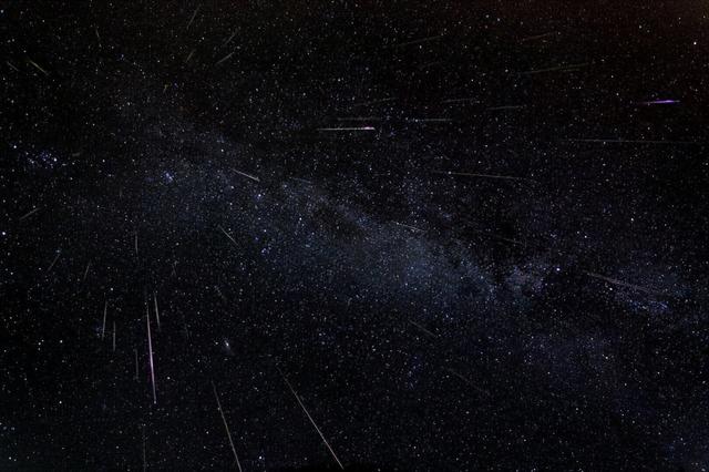 流星雨|来自太空，象限仪座流星雨的惊艳图像