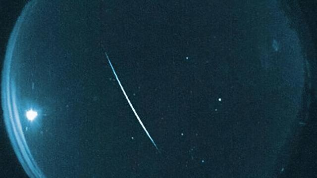 流星雨|来自太空，象限仪座流星雨的惊艳图像