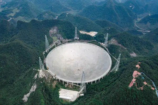 射电望远镜|美国射电望远镜塌了，中国天眼将成为“世界巨眼”
