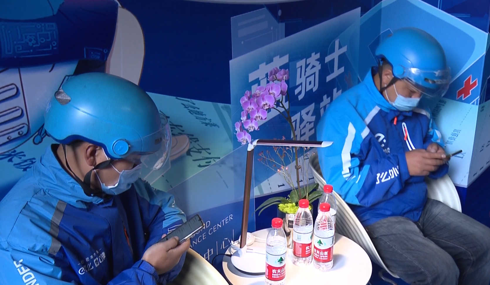 boss级寒潮即将登场蓝骑士驿站为骑手避寒充能