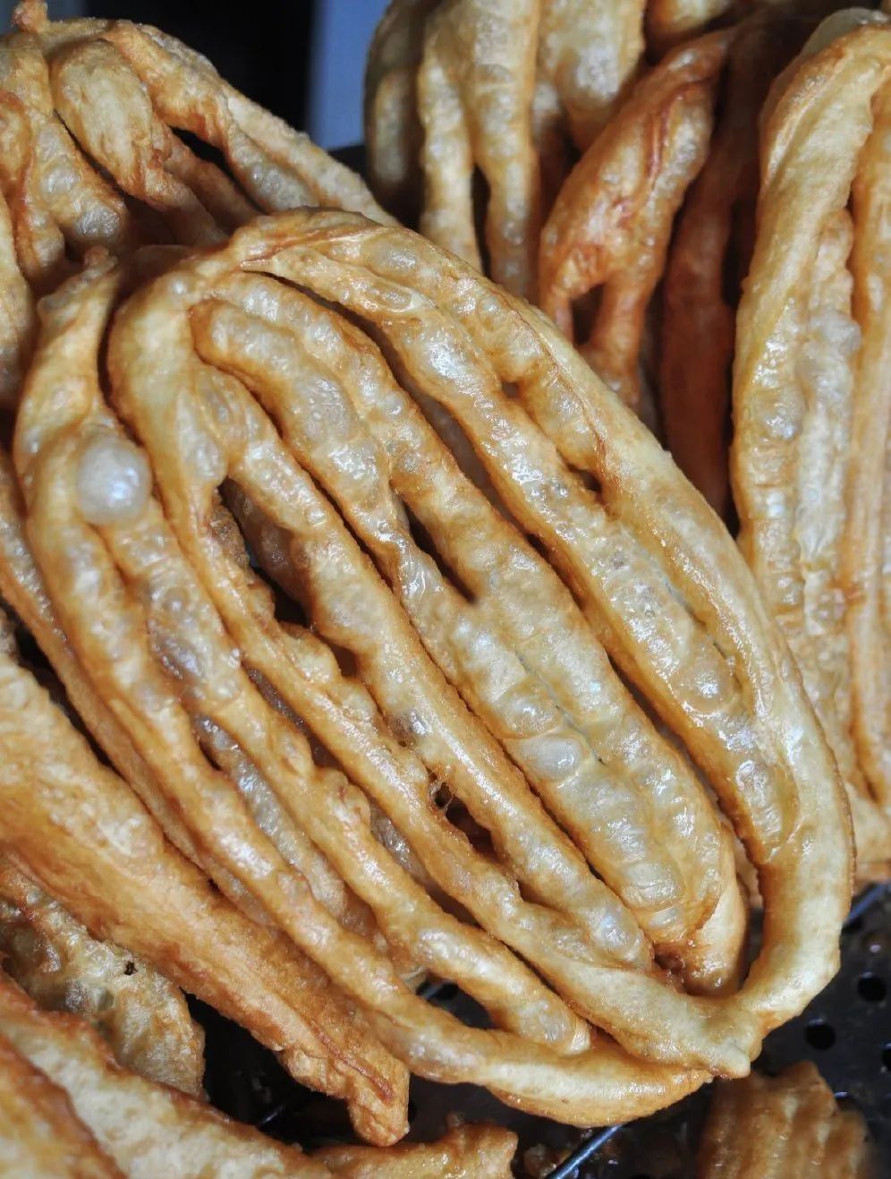 到了北方才发现"馃"到处都是:甘肃临夏有油炸馃馃,就是把面粉做出各种