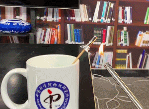 科技|嗖，手动点燃小火箭 | 正经玩