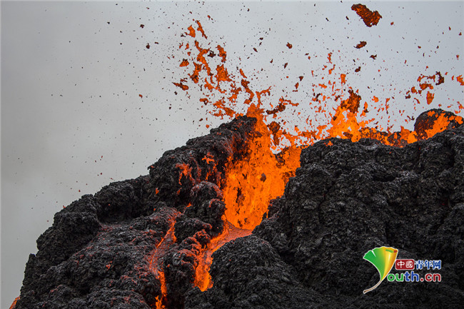 冰岛一火山休眠6000年后喷发