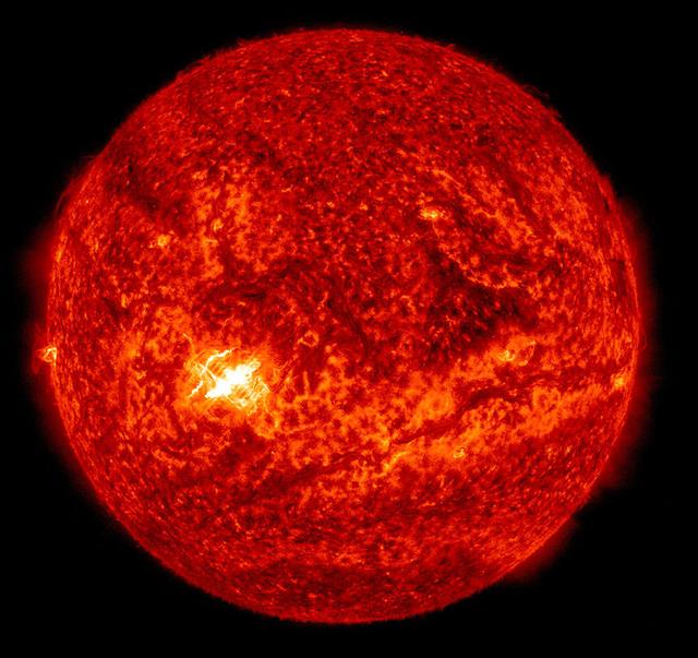 太阳风暴|1582年，一场非常强大的太阳风暴袭击了地球