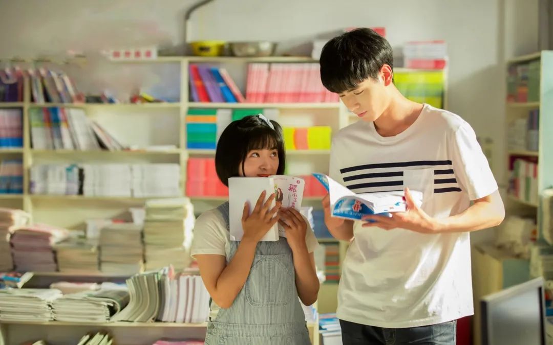 改头换面地在短剧世界频频亮相——不学无术的男主对束手无策的乖乖女
