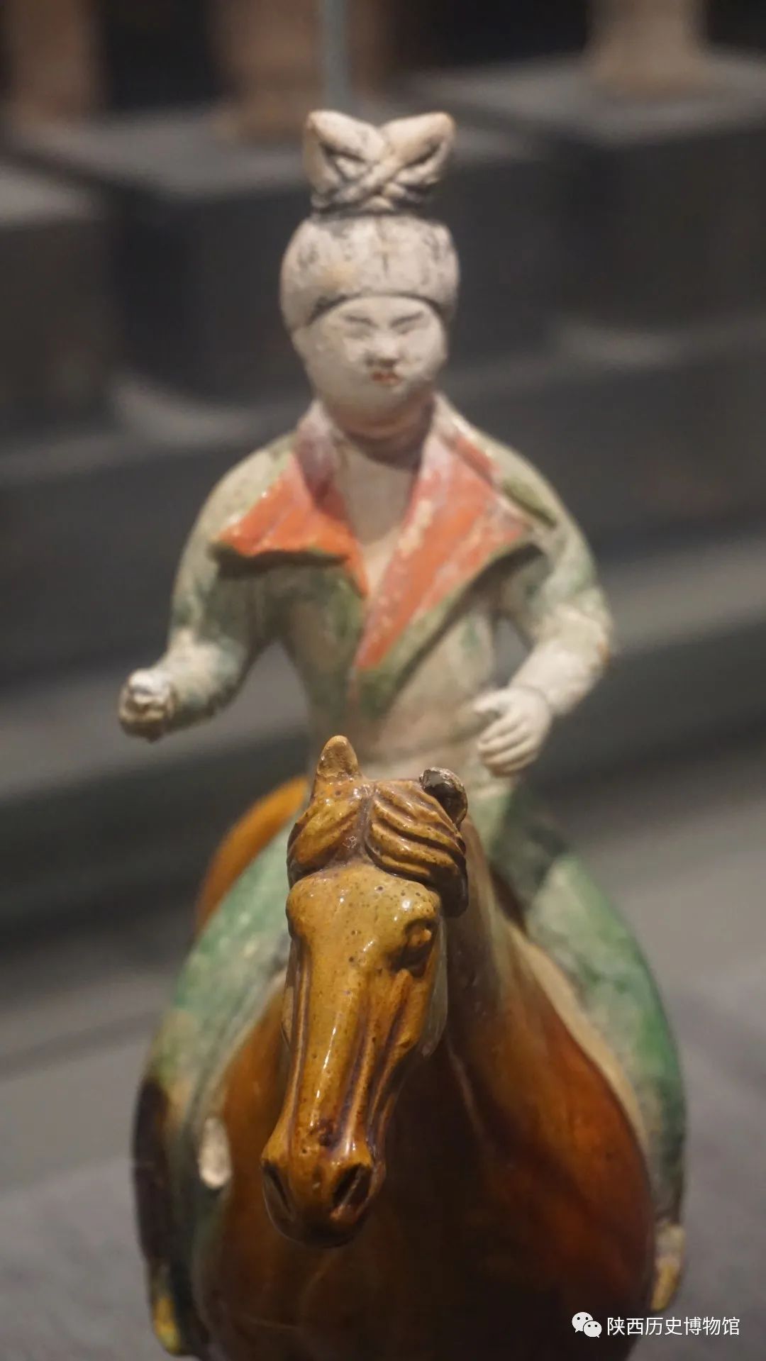 三彩女俑