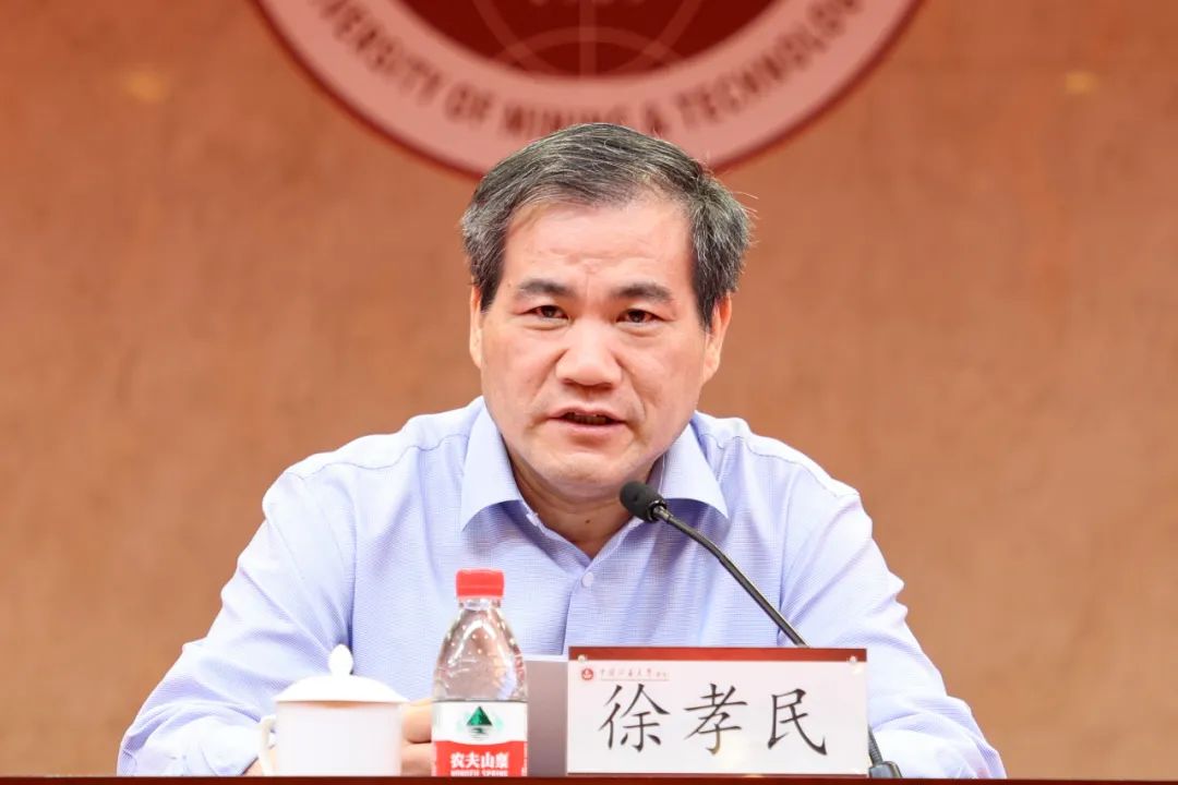 教育部学位管理与研究生教育司研究生培养处处长郝彤亮做专题报告中国