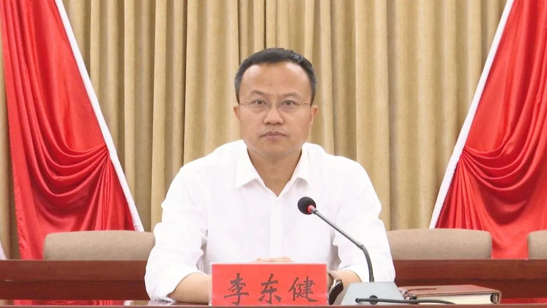 5月22日,鸡泽县召开全县领导干部大会,宣布省委,市委关于鸡泽县委,县