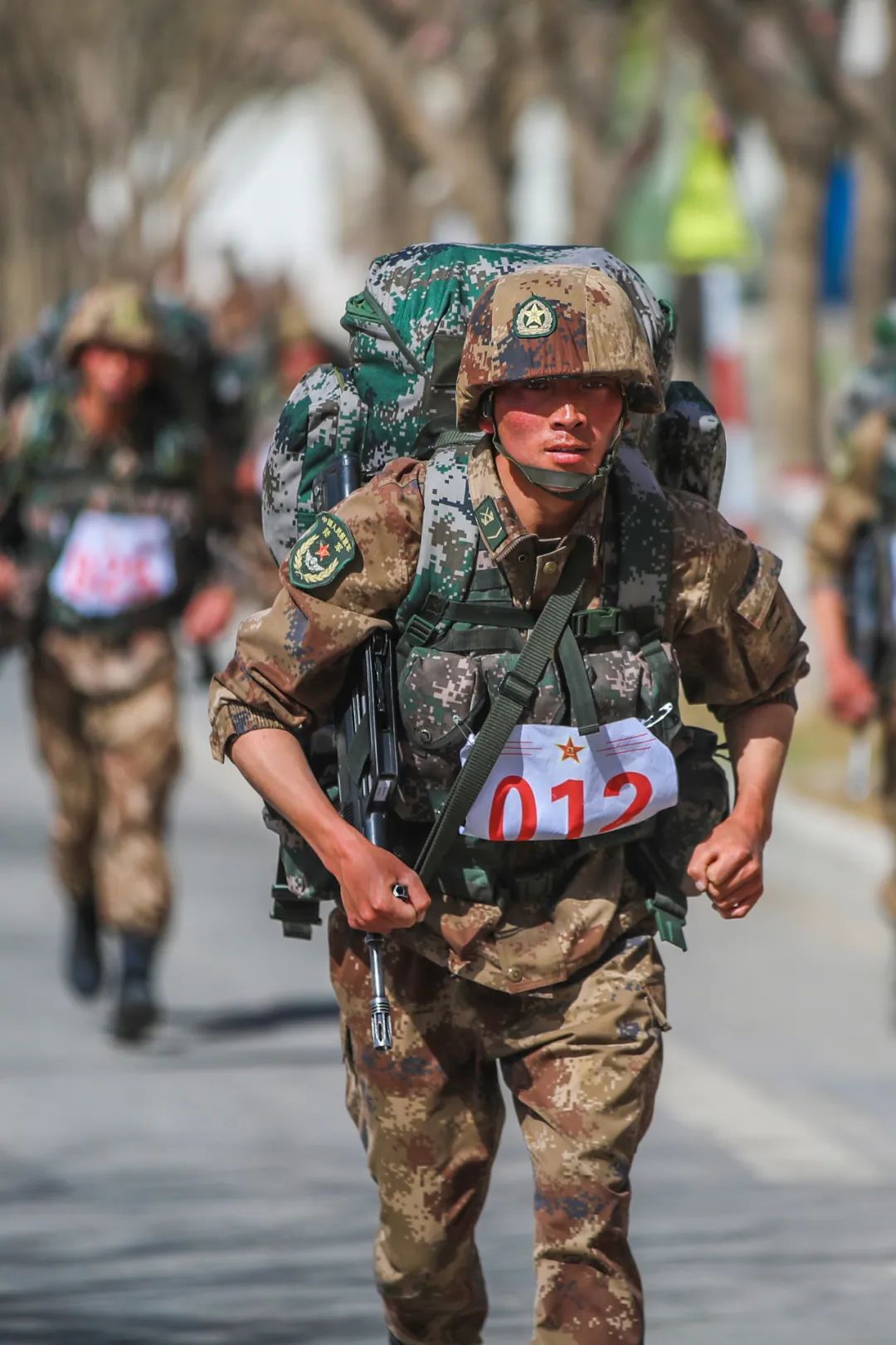 震撼!军营版"速度与激情"_人民号
