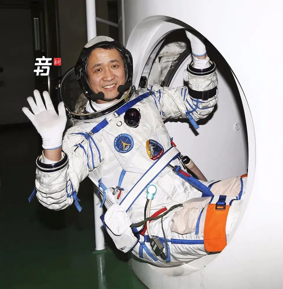聂海胜|+音 | 57岁博士毕业，聂海胜帅“上天”了！限制你的从来不是年龄