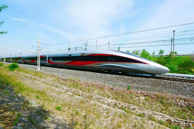 复兴号|复兴号智能动车组长啥样？跟记者去一探究竟