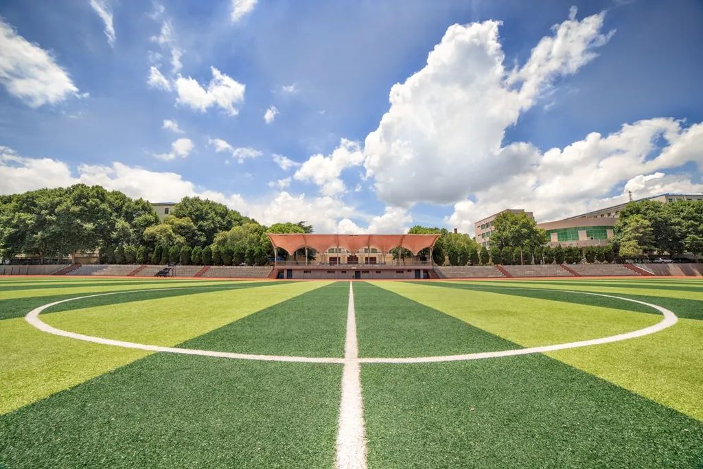 大学|青春不散场 | 当地大遇上毕业的你
