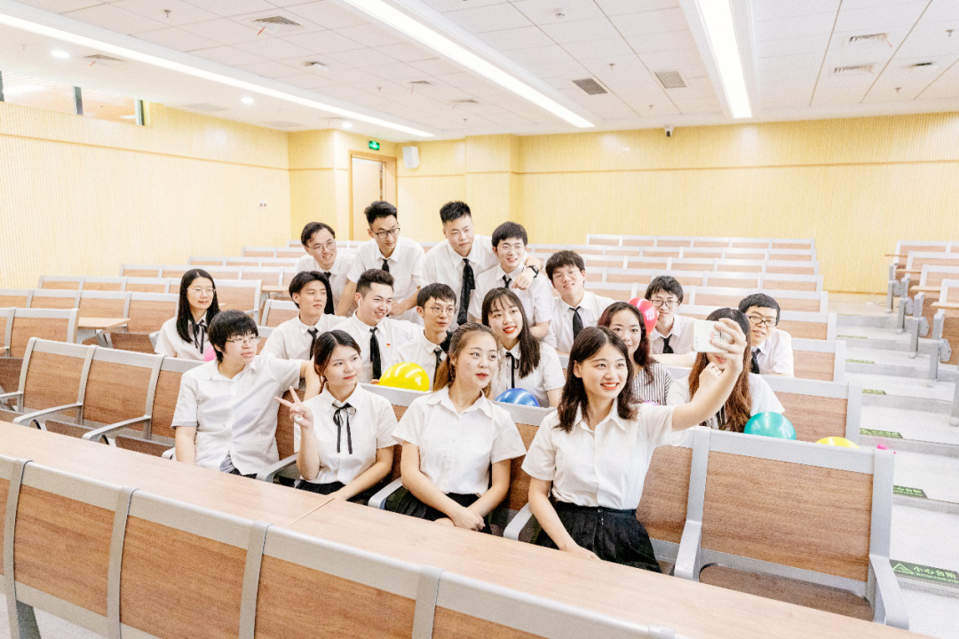 大学|青春不散场 | 当地大遇上毕业的你