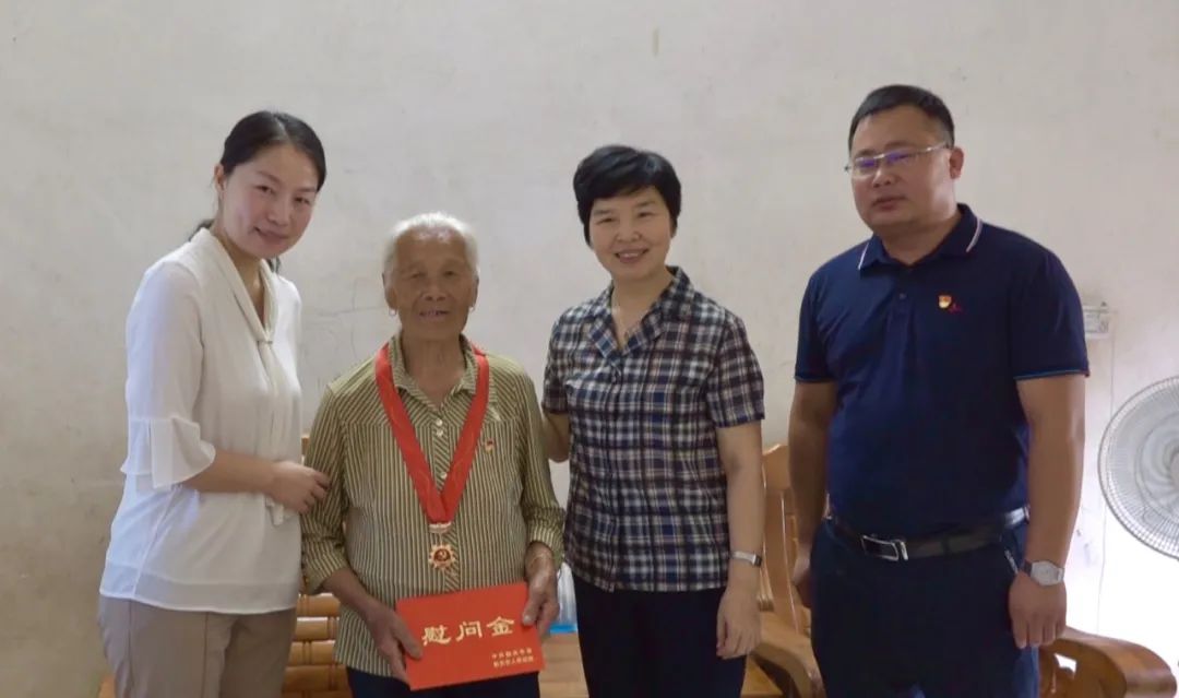 副市长高冬瑞到始兴县慰问老党员