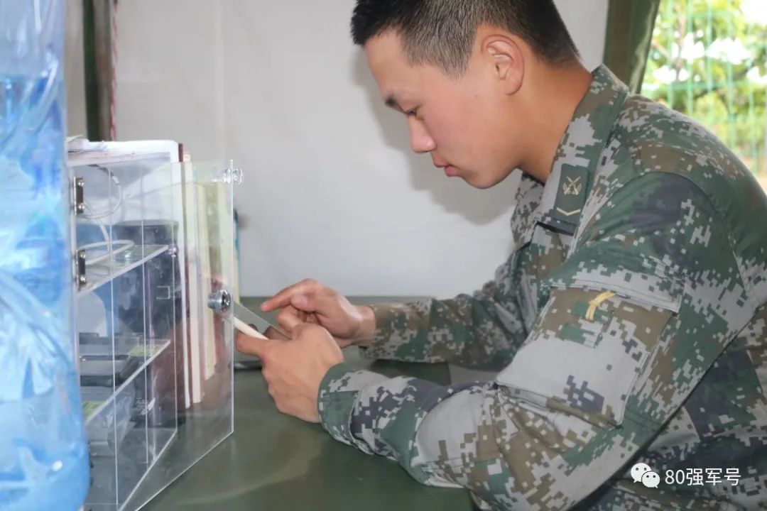 ，谨防网上泄露涉军信息；与地方人员接触中，不能泄露部队的任何信息。车辆安全要牢记驻训期间动用车辆频繁