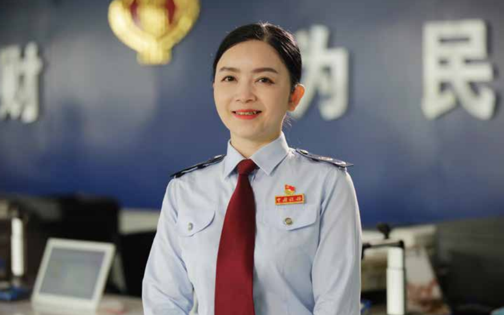 为国聚财为民收税是他们的神圣使命今晚2130一起见证最美税务人