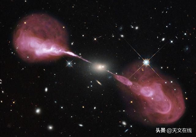 天文|活跃星系核心，强射电类星体，壮观的物质喷吐