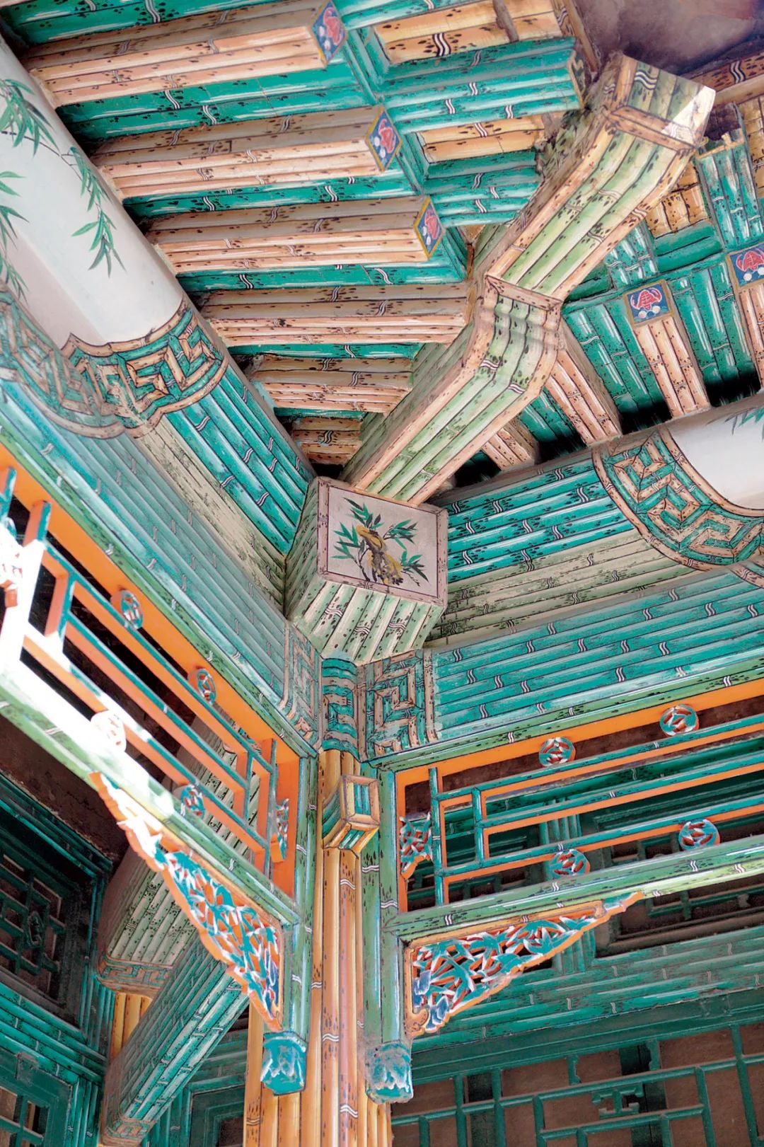 "古建筑中只此一例"哦要知道,它的建筑造型和海墁彩画建筑上的斑竹竟