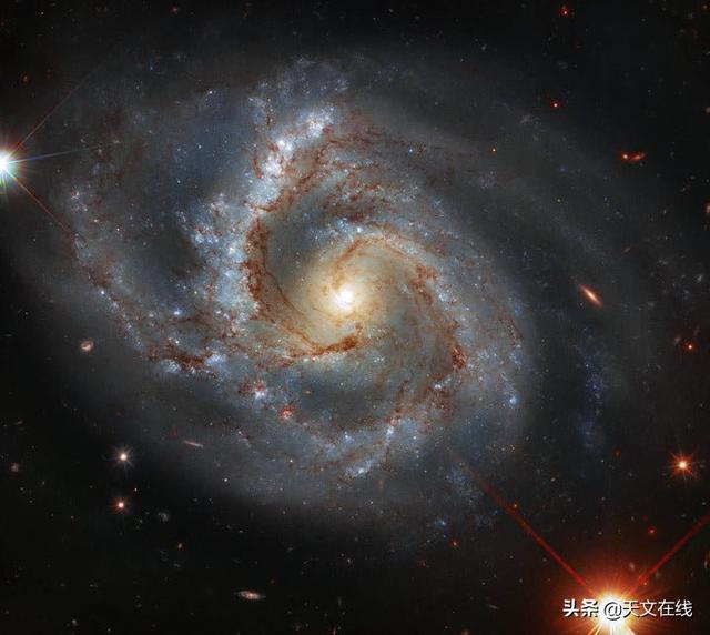 天文|我就奇了怪了，这个星系为何只有一条旋臂？