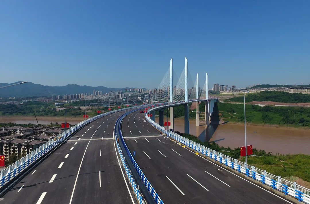 新建三座嘉陵江大桥29日零时同时通车今晚6点起市民可去踩桥
