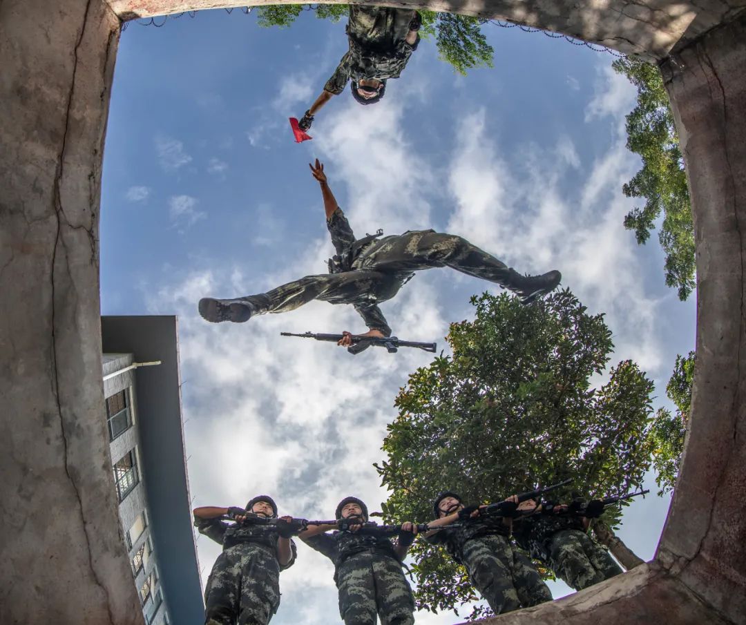 橄榄绿方阵丨练兵备战正当时直击武警官兵火热训练场