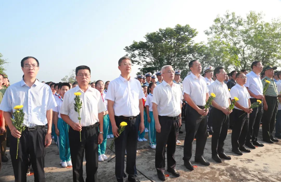 儋州举行烈士纪念日纪念活动