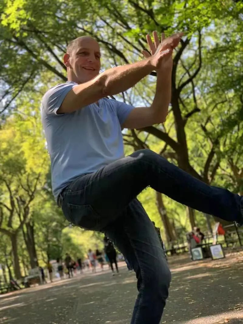 诺贝尔化学奖|今年的诺贝尔化学奖“非常化学”，一位获奖者会打太极，另一位“不走寻常路”