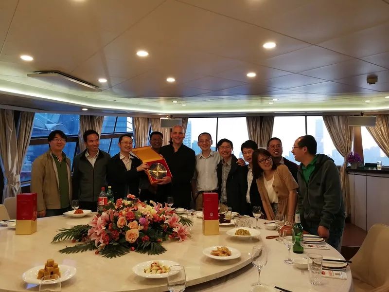 诺贝尔化学奖|今年的诺贝尔化学奖“非常化学”，一位获奖者会打太极，另一位“不走寻常路”