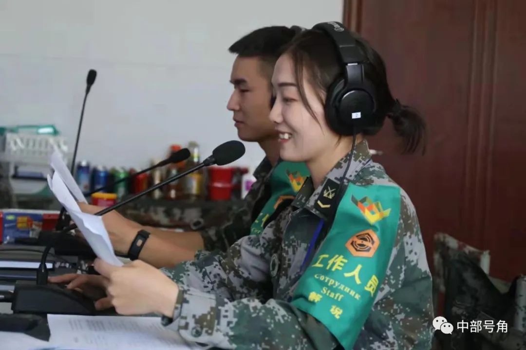 点赞国际军事比赛女解说员