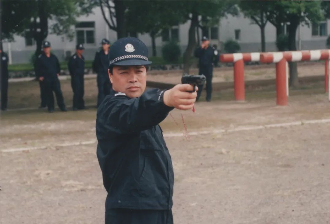 致敬老警共同回首峥嵘岁月