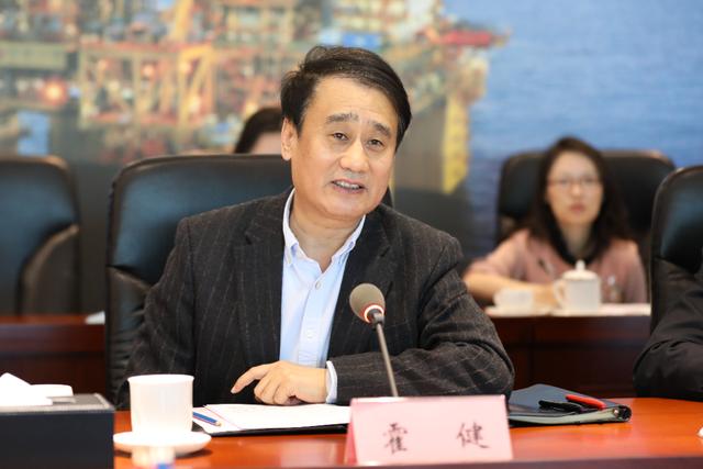 中国海油副总经理,党组成员霍健介绍了企业发展情况.