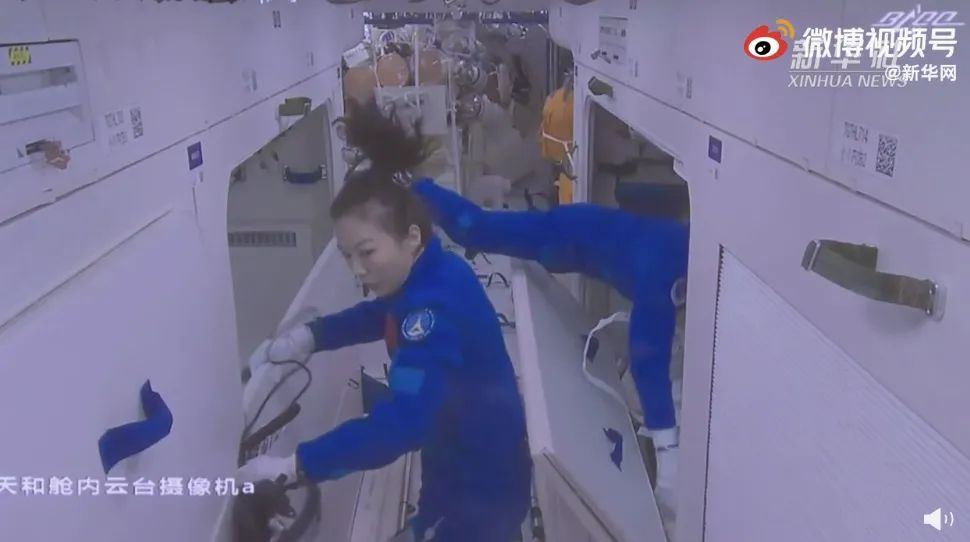 王亚平|太空住半年，女航天员来例假怎么办？