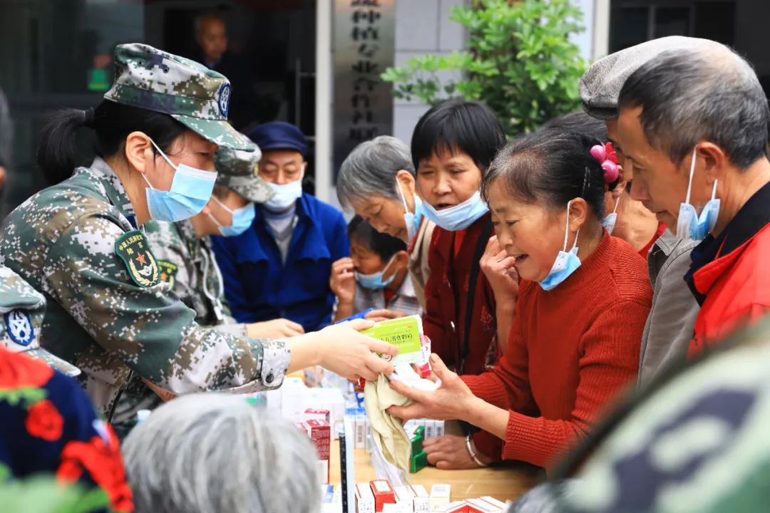 卢军,时培,杨珂)某直属保障大队某分队来到对口帮扶的榆中县高崖镇