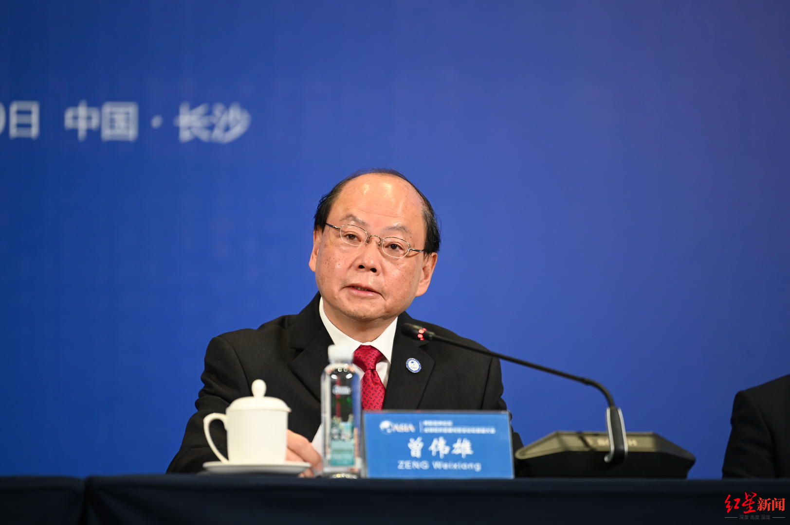 香港警务处原处长曾伟雄香港与内地警方一直密切交流合作共同应对风险