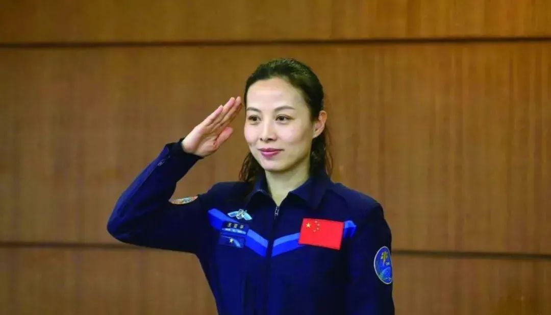 翟志刚|他是母亲炒瓜子养大的航天英雄，跟邻居借钱送他去上飞行学院……