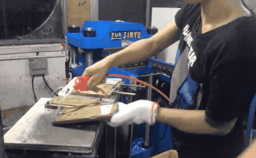 硅胶模具|硅胶手机壳的制作，来看单色、多色、批量化！