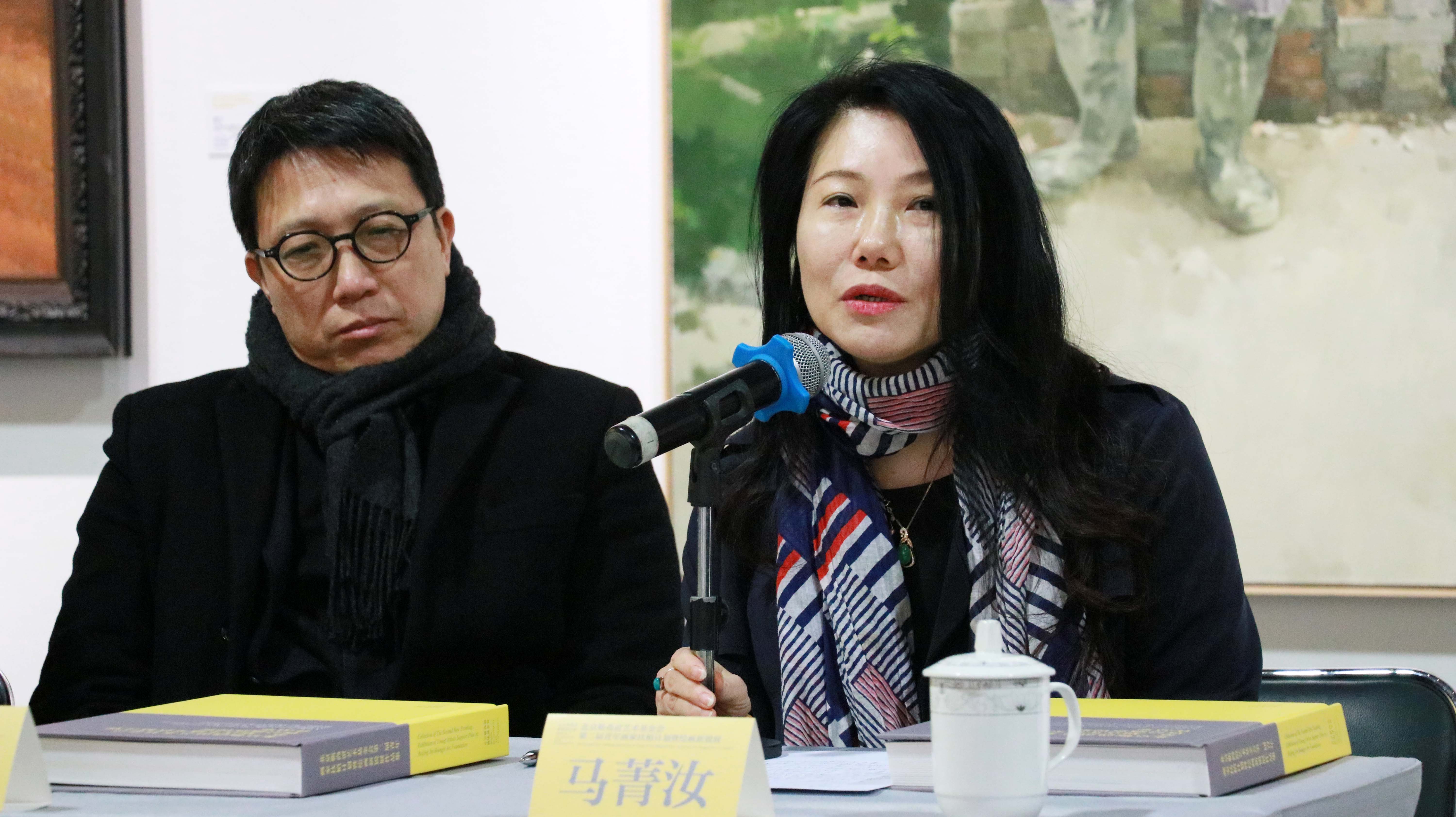 中央美术学院设计学院副院长靳军在学术座谈会上发言