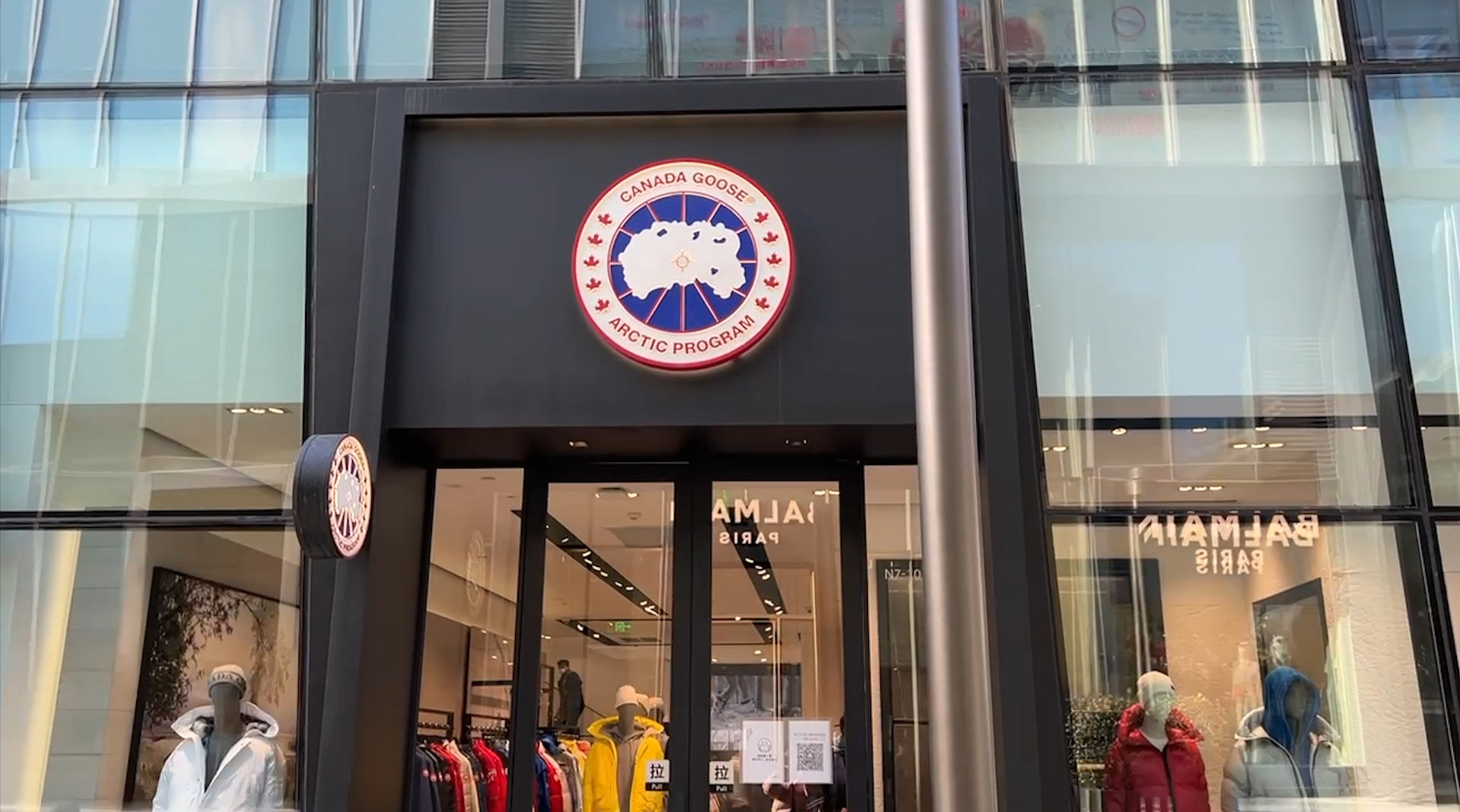 记者实地探访北京加拿大鹅门店工作人员符合相关法律规定即可退换