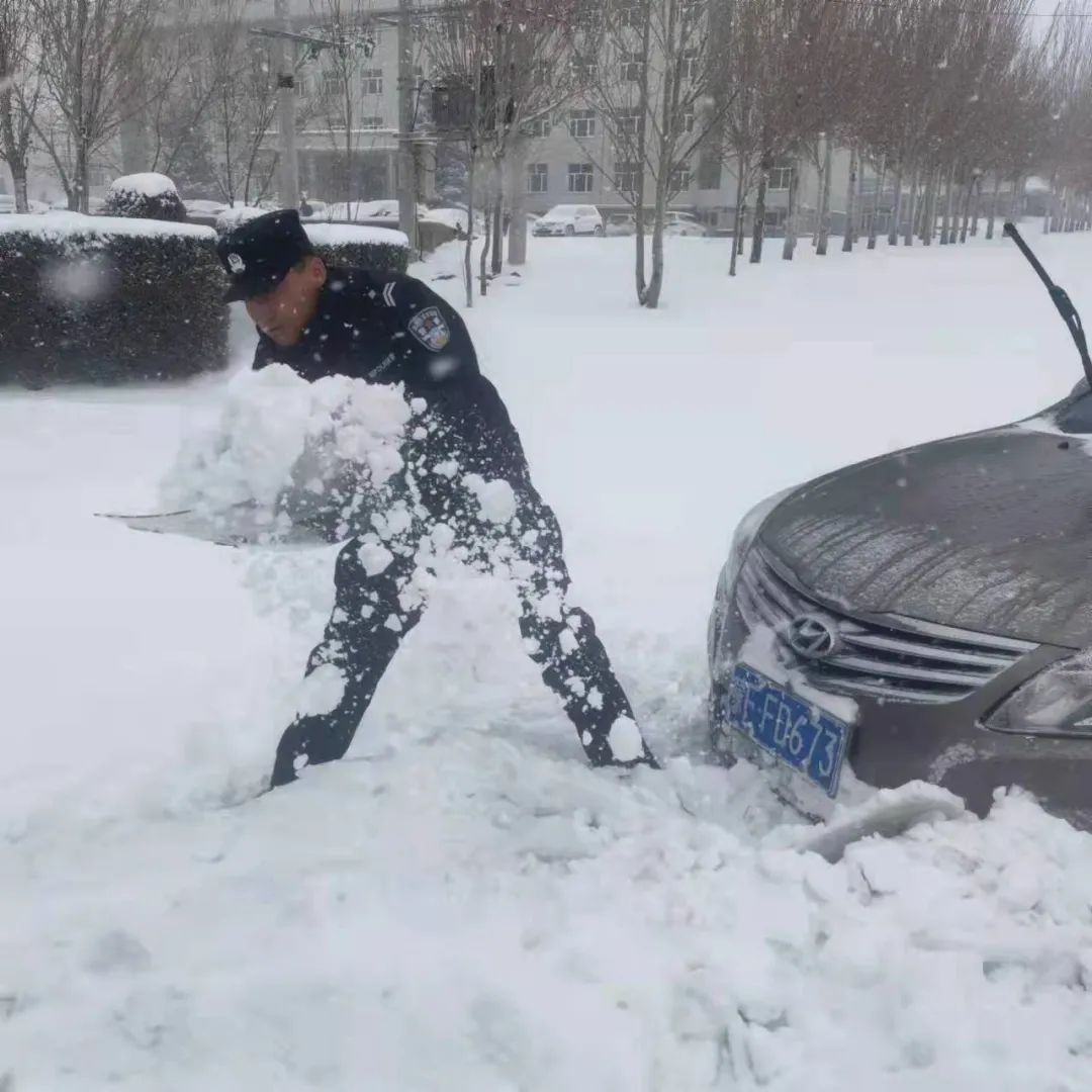 救助被困车辆，风雪无情警有情参观学习，文化育警暖警心应民所需，优质