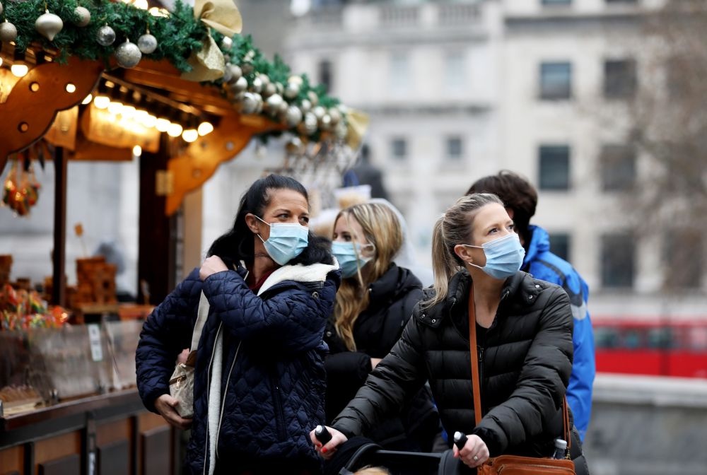 英国日增新冠病例首超12万例