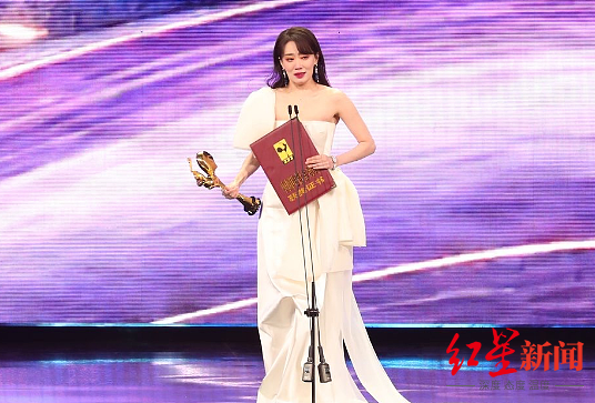 张小斐获金鸡奖最佳女主角谢谢天上的李焕英阿姨