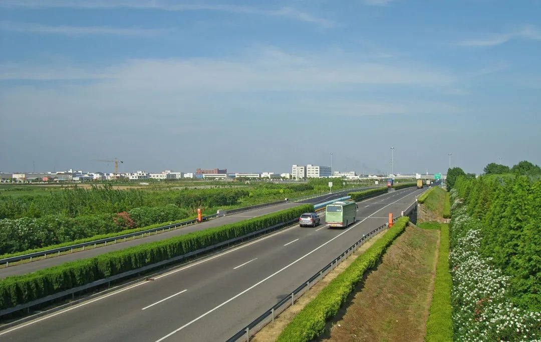 g1503上海绕城高速公路是上海,江苏境内的一条高速公路.